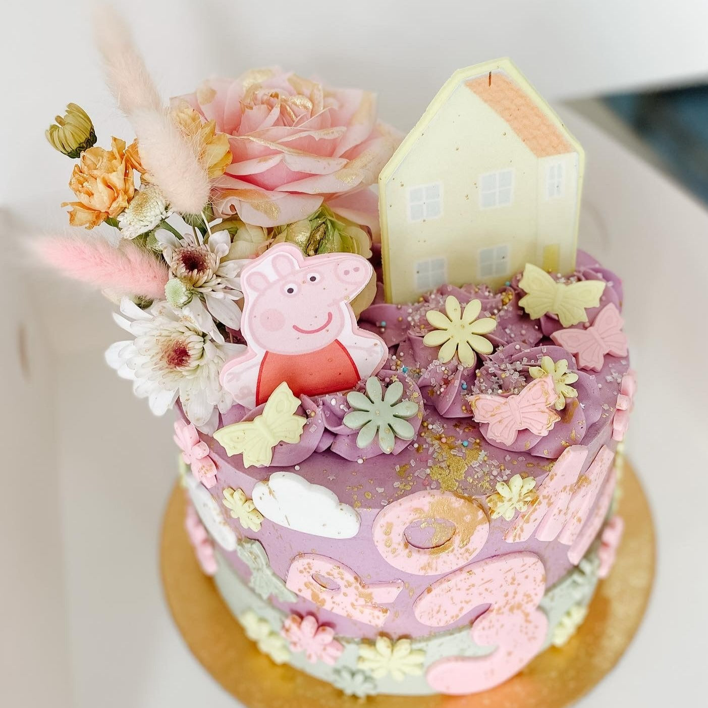 butter hearts sugar: Peppa Pig Birthday Cake